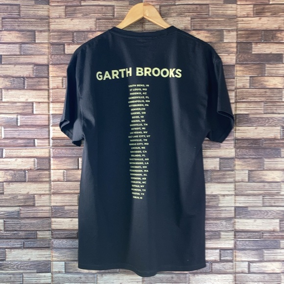 NWOT Garth Brooks Concert T-shirt Adult L Stadium Tour 2022 Black - Picture 2 of 8